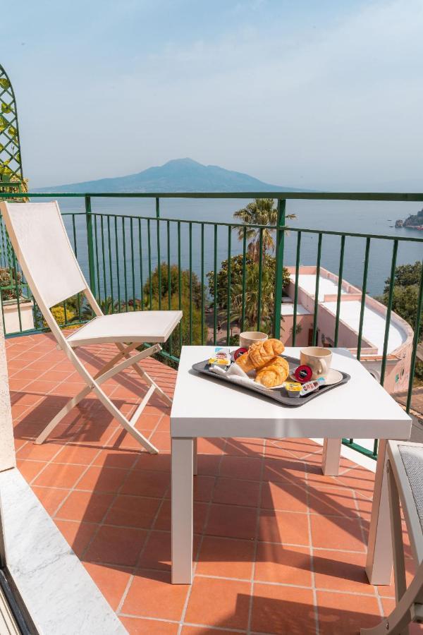 Amazing Sea&Vesuvio View Suite Вико-Экуенсе Экстерьер фото